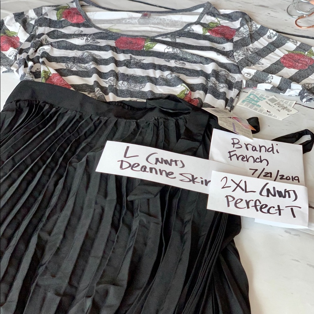 L Deanne II skirt with 2XL Perfect T